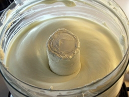 вершковий сир збиваємо з крохмалем і цукром