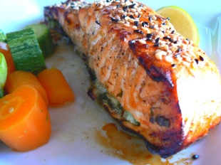 Готовий Лосось на грилі