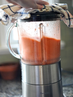 блендер з сливовим пюре