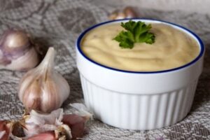 Салатна заправка "Айолі"