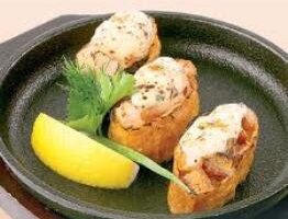 Морський гребінець, запечений під сиром