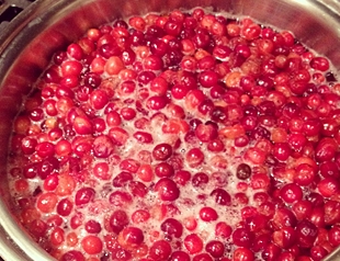 Проварюємо ягоди