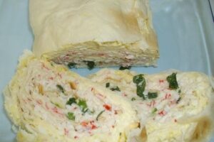 Рулет з лаваша з крабовими паличками