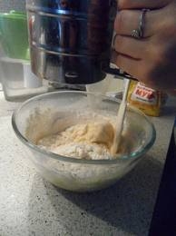 замішуємо тісто