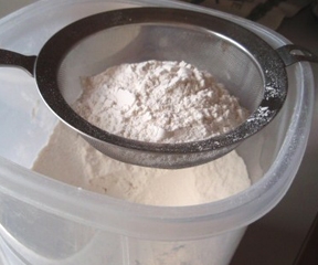 просіваємо борошно