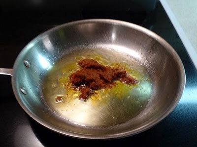 паста каррі на сковороді