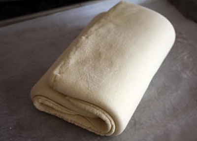 викладаємо листкове тісто розморожуватися