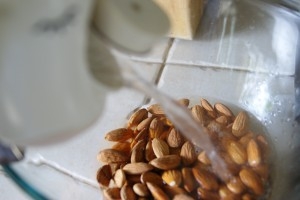 мигдаль у воді