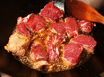 Обсмажуємо м'ясо