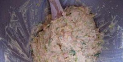 замішуємо тісто для пирога