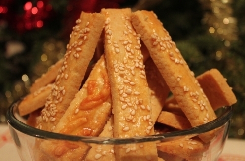 сирні смужки з кунжутом, горіхами або сиром