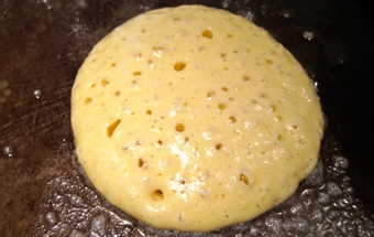 смажимо млинці з одного боку