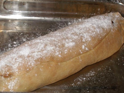 посипаємо Віденський штрудель цукровою пудрою