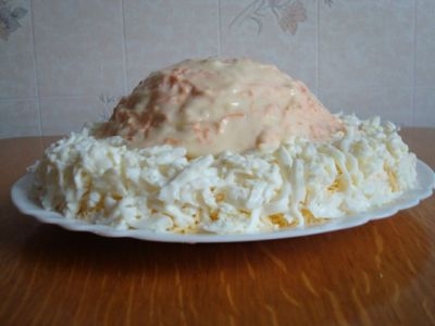 Прикрашаємо салат сирної опушенням