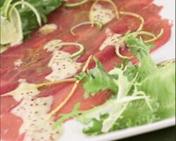 Карпаччо з тунця з гірчицею