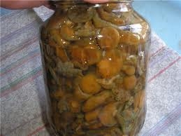 перевіряємо засолені гриби