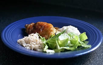 порція курки в апельсиново-гірчичному соусі