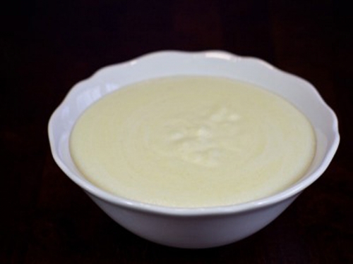 манна каша без грудочок в тарілці