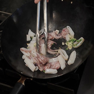 кальмари на сковороді