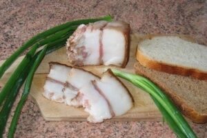 Сало в тузлуці