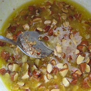 олія з горіхами