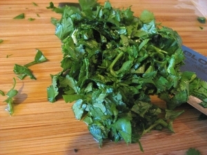 нарізаємо петрушку 