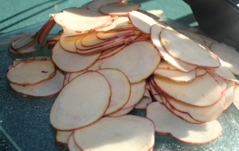 нарізаємо картоплю на кружечки