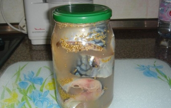 закриваємо блюдо щільно кришкою