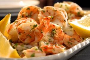 Тушковані креветки з часником