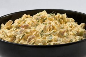 Салат на швидку руку з сиром і редисом