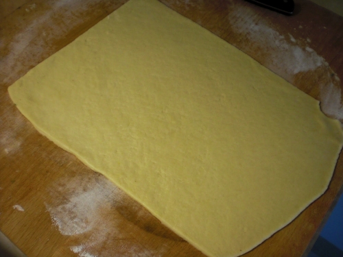 розкачуємо тісто в лист