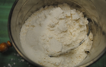 просіваємо борошно