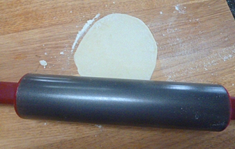 розкачуємо з кульок коржі