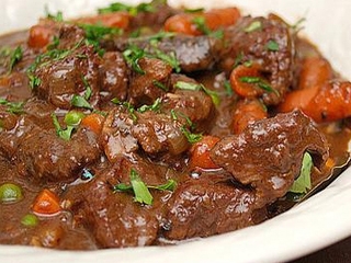 м'ясо з підливою в мультиварці