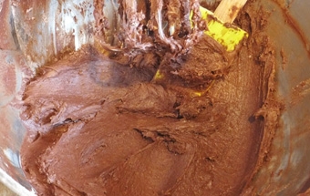 замішуємо тісто для пряника