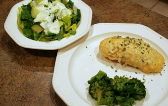 одна порція страви курячі грудки в вершках