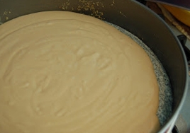 виливаємо верхнім шаром сирно-абрикосове суміш