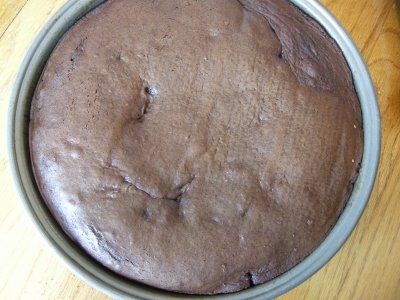 дістаємо коржі з форми