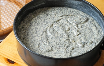 викладаємо тісто у форму для запікання