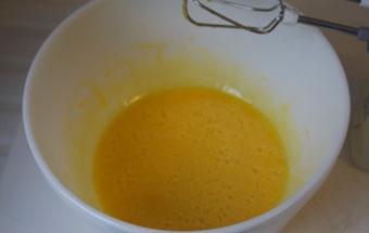 збиваємо яйце