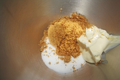 перемішуємо цукор з маслом