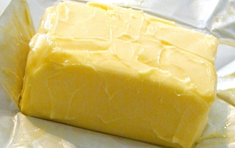 викладаємо маргарин з холодильника