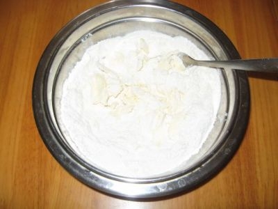 змішуємо борошно