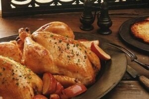 Курка в духовці з яблуками