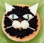 Салат "Котячий" в тарталетках з червоною і чорною ікрою