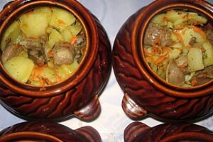 Печеня по-домашньому в горщиках