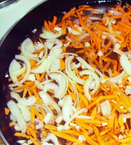 Обсмажуємо овочі