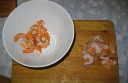 очищаємо креветки