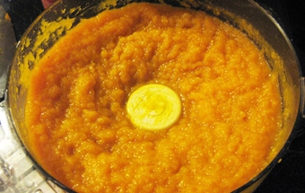 подрібнюємо варені шматочки гарбуза