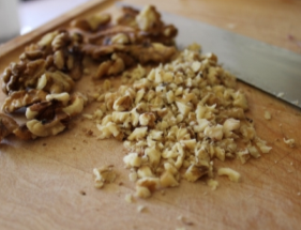 волоські горіхи подрібнюємо